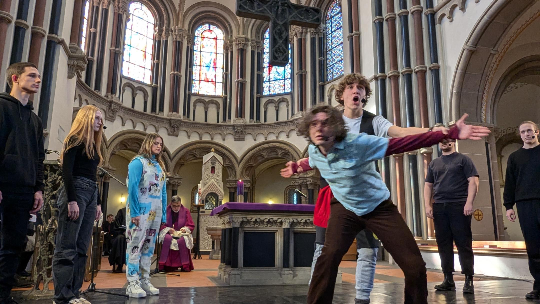 Das Jugendtheater mit einem Stück aus dem Musical 'Be More Chill'