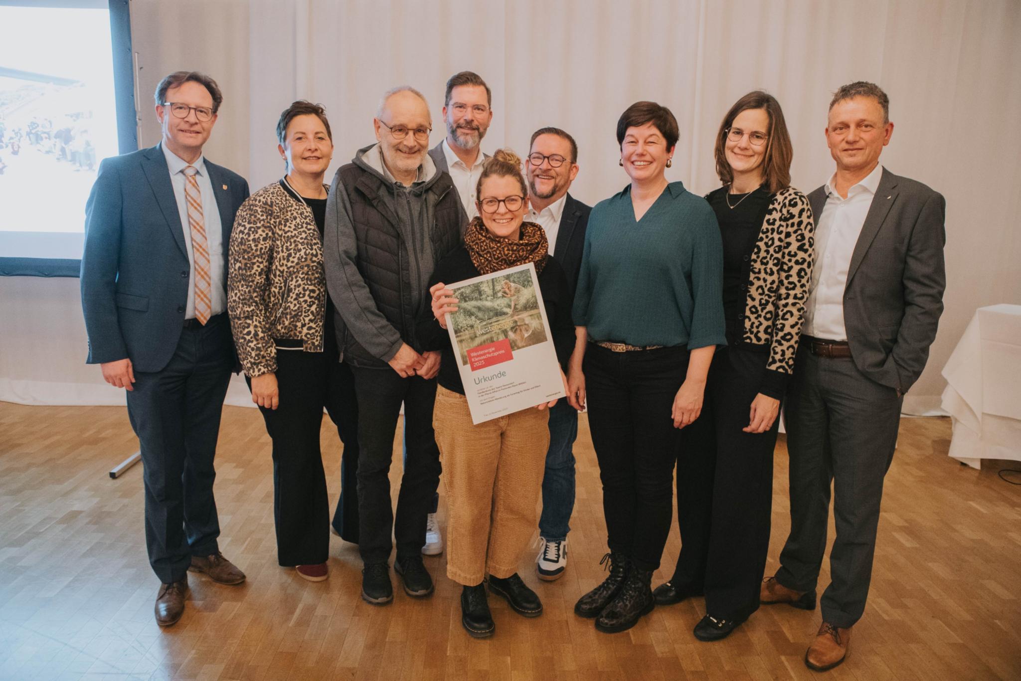 Klimaschutzpreis an Familienkreis Bausendorf der Pfarrei Alftal