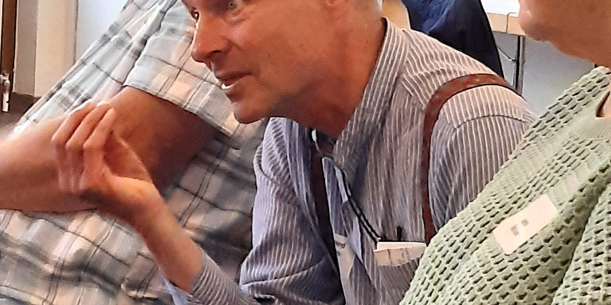 Dramaturg und Regisseur Dr. Bernward Konermann dazwischen
