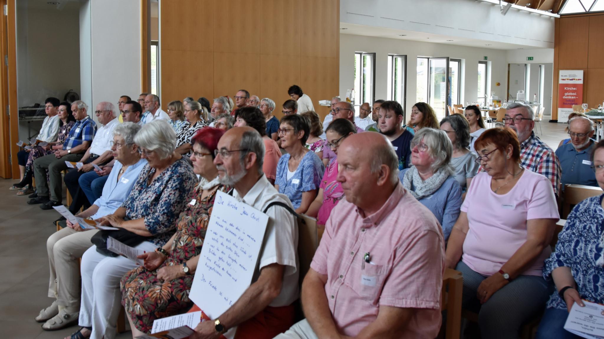 Rund 90 ehren- und hauptamtlich Engagierte kamen zur ersten Synodalversammlung des Pastoralen Raums Neunkirchen ins Pfarrheim St. Johannes in Wellesweiler.