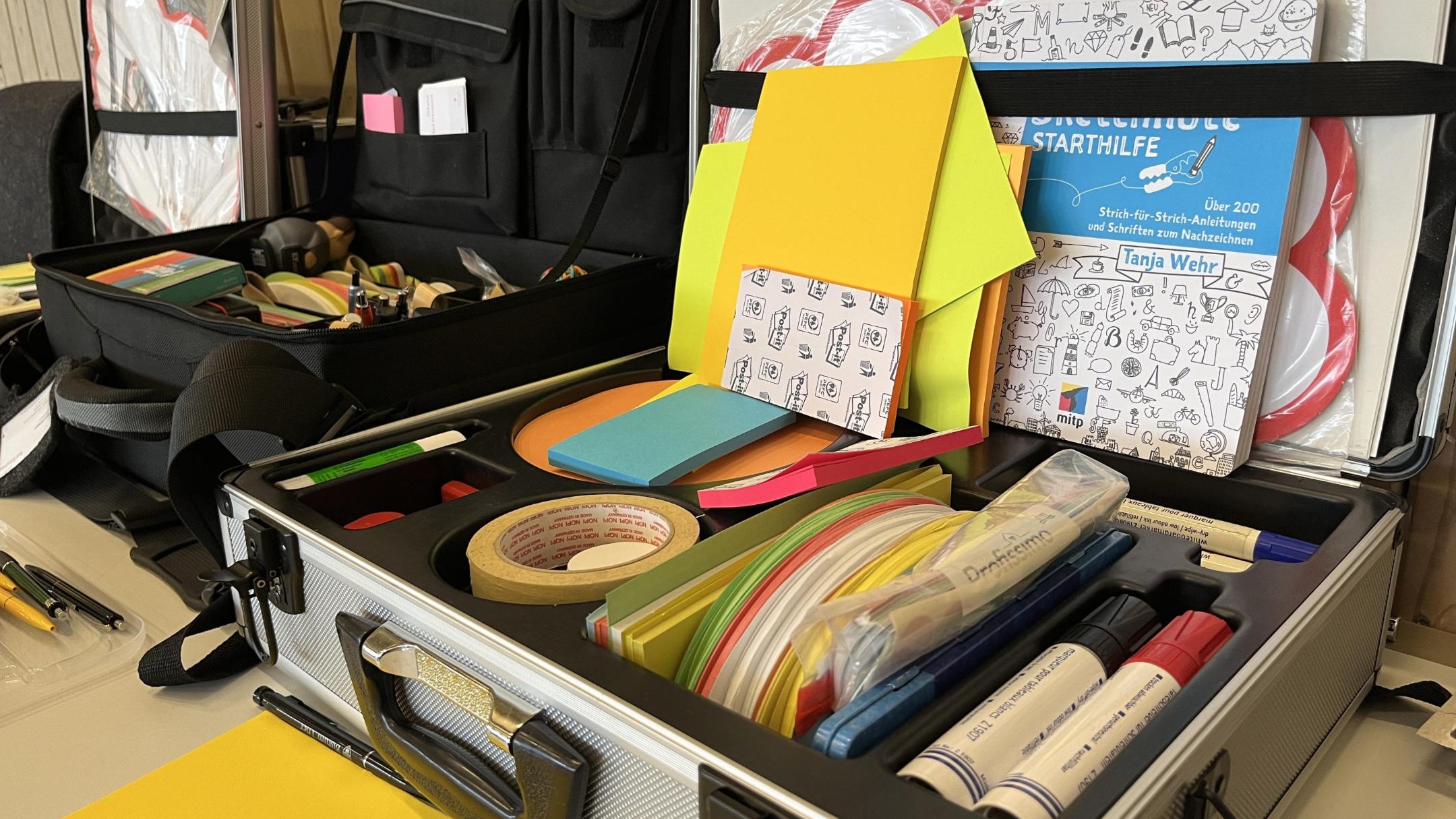 In einem Workshop lernen Jugendliche hinter die Sprache von Politik zu schauen.