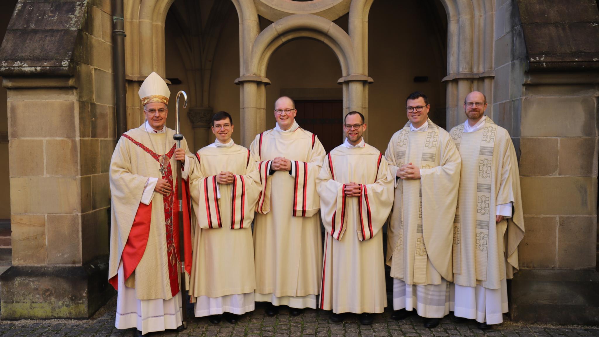 Weihbischof Jörg Michael Peters, Johannes Gold, Heiko Reiner Gaub, Mathias Kremer, Regens Tim Sturm, Spiritual Jan Lehmann (vlnr.)